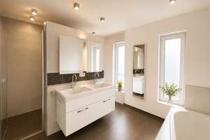 ELEGANTE DOPPELHAUSHÄLFTE MIT POOL – Die vollständige Adresse der Immobilie erhältst du vom Anbieter., 85609 Aschheim – Vorschaubild 23