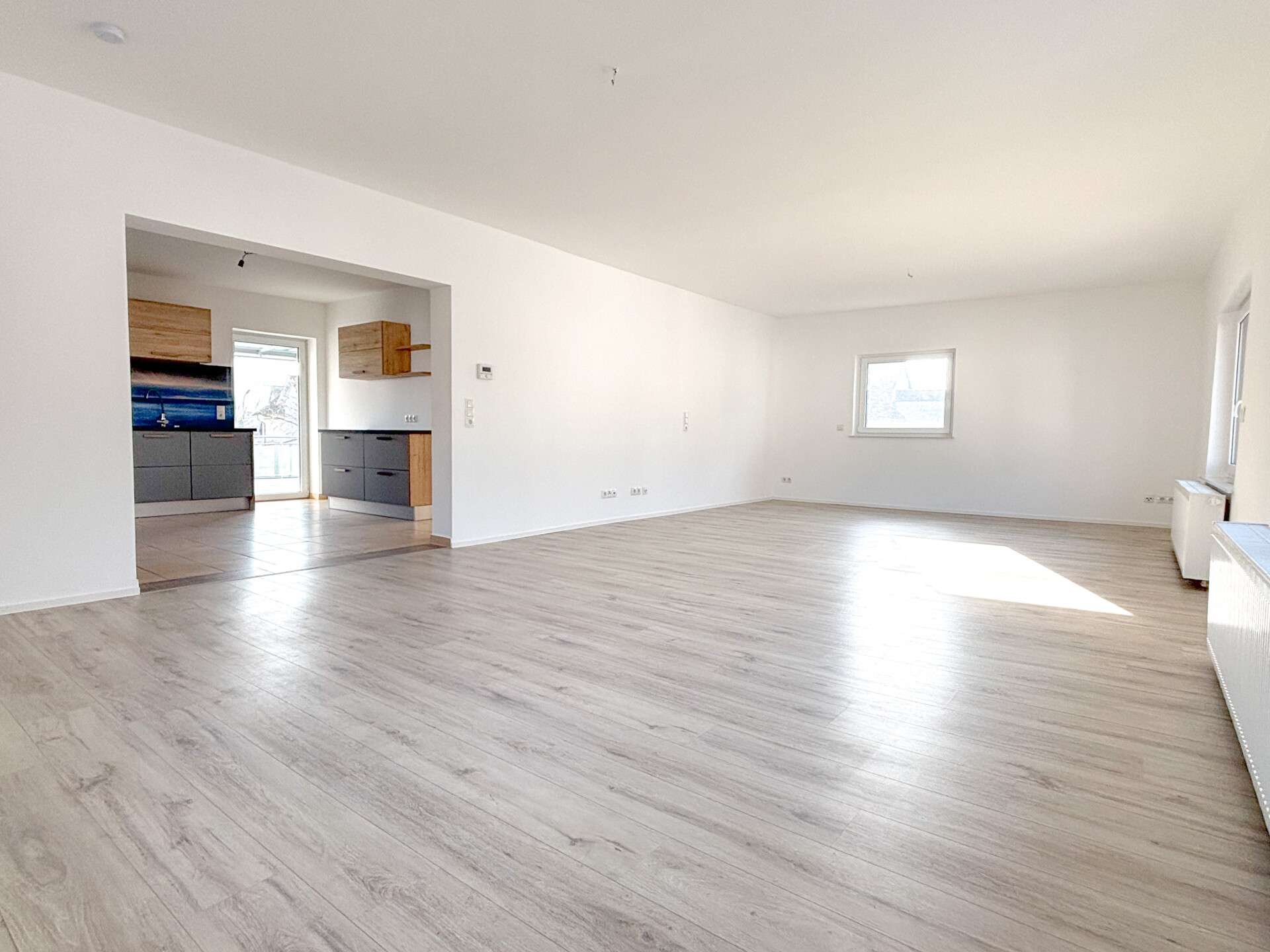 Immobilie in Wirges - Einziehen & genießen: Modernisiertes Zweifamilienhaus mit Photovoltaikanlage, Garage und Terrasse - Bild 10