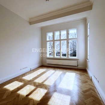 Helles Büro mit Balkon 