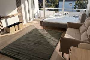 Zur Vermietung steht eine frisch renovierte und vollständig möblierte 1-Zimmer-Wohnung in attraktive