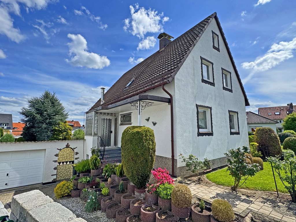 Freistehendes Einfamilienhaus auf großen Grundstück in Toplage!