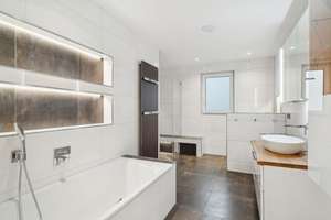 NECKARBLICK  SONNENSEITE – EXKLUSIVES PENTHOUSE IN BESTLAGE – Die vollständige Adresse der Immobilie erhältst du vom Anbieter., 69118 Ziegelhausen, Heidelberg – Vorschaubild 13