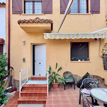WUNDERBARES REIHENHAUS MIT 3 SCHLAFZIMMERN IN RIBARROJA DE TURIA