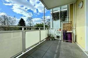 Attraktive, freie 2-Zimmer-Wohnung mit Balkon in Köln-Höhenberg – 51103 Höhenberg, Köln – Vorschaubild 1