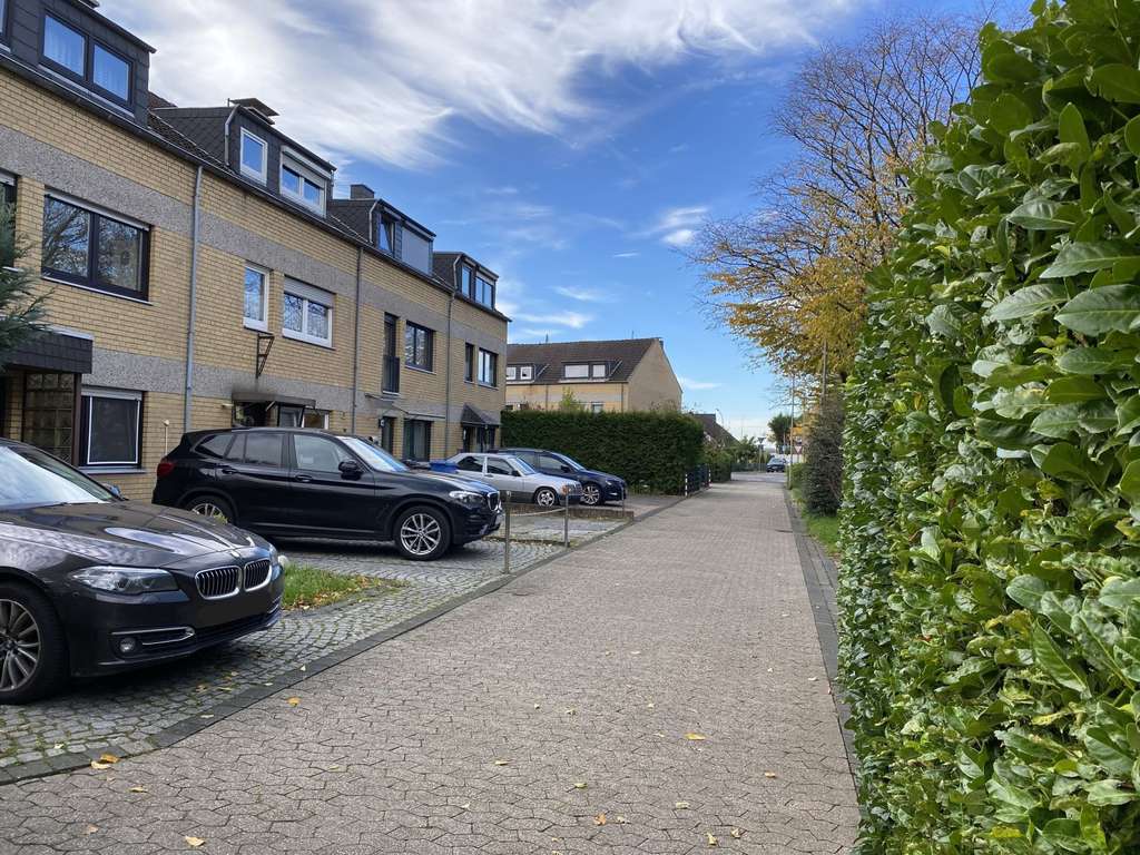 Reihenmittelhaus in Kaarst - ruhige Lage - Garage - Mehrgenerationenwohnen