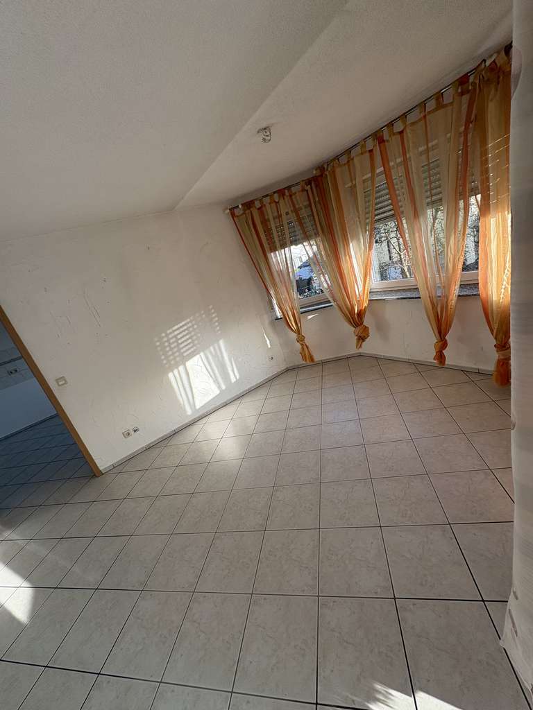 Immobilie in Bad Dürrheim - ++ 4,5 Zimmer Erdgeschosswohnung mit Garage & zusätzlichem Büro in ruhiger Lage ++ - Bild 1