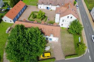 Renditestarker Vierseitenhof nähe Hainer See mit Miet-, Ferienwohnungen und Gewerbe zu Verkaufen – Lobstädter Straße 11, 4575 Neukieritzsch – Vorschaubild 1