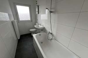 3 Zimmer - Küche dazu - Balkon - Wannenbad mit Fenster - Duisburg Rheinhausen – Brahmsstraße 3, 47226 Rheinhausen-Mitte, Duisburg – Vorschaubild 3