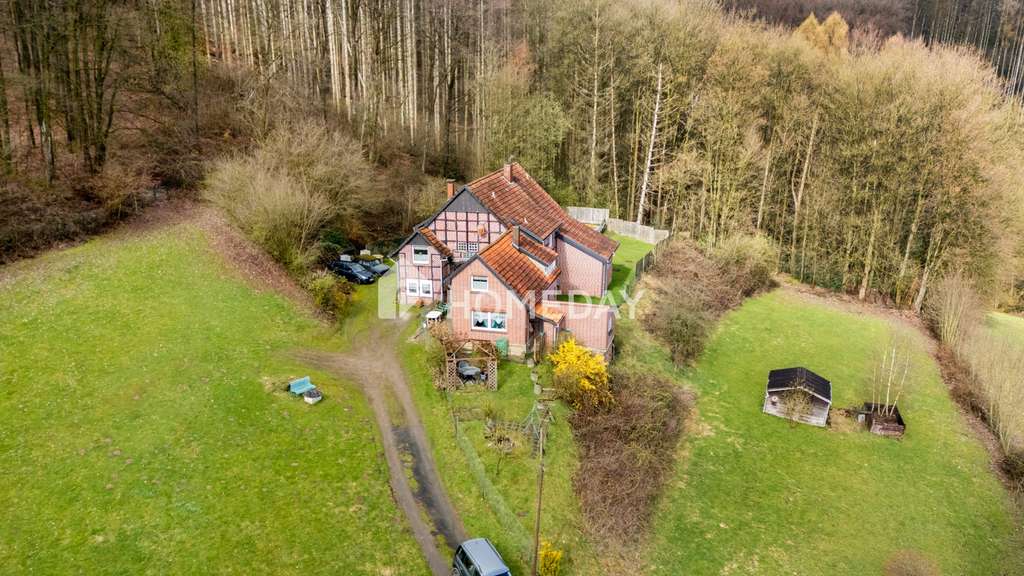 Immobilie in Vlotho - Historisches Wohnhaus mit großzügigem Grundstück und vielseitigen Nutzungsmöglichkeiten - Bild 0