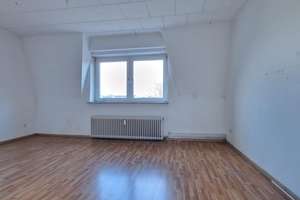 Dreifamilienhaus mit 108 m², 56 m² und 57 m² Wohnfläche mit charmantem Innenhof. – Die vollständige Adresse der Immobilie erhältst du vom Anbieter., 46145 Sterkrade-Mitte, Oberhausen – Vorschaubild 7