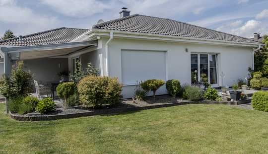 Bild von Stilvoller Bungalow aus 2013 mit Luxusausstattung: Modern, energieeffizient & provisionsfrei