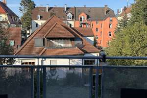 Altbau-Charme im Herzen von Göggingen: Stilvolle 3-Zimmer-Wohnung mit Balkon und EBK  – Bergstraße 6, 86199 Göggingen-Nordwest, Augsburg – Vorschaubild 4