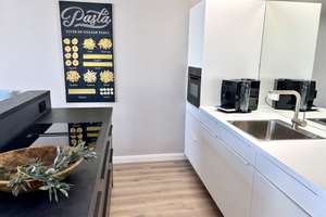 ++ IHR FENSTER ZUR SEE ++ Penthouse mit zwei Dachterrassen, Pool & Garage! – Die vollständige Adresse der Immobilie erhältst du vom Anbieter., 23683 Scharbeutz – Vorschaubild 9