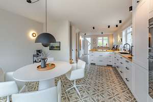 Modernes, energieeffizientes Townhouse in familienfreundlicher Lage! – Die vollständige Adresse der Immobilie erhältst du vom Anbieter., 22589 Iserbrook, Hamburg – Vorschaubild 2