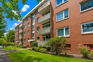 2 Balkone & großzügiger Grundriss: Tolle 3-Zimmer-Wohnung in begehrter Lage von Hamburg-Poppenbüttel – Die vollständige Adresse der Immobilie erhältst du vom Anbieter., 22391 Wellingsbüttel, Hamburg – Vorschaubild 1