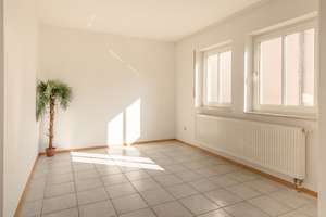 – Kapitalanleger aufgepasst! Einfamilienhaus inkl. kleine Gewerbeeinheit in Himmelstadt zvk.– – Die vollständige Adresse der Immobilie erhältst du vom Anbieter., 97267 Himmelstadt – Vorschaubild 4