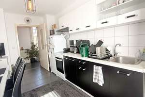 Bezugsfreie 2 ZKB mit Balkon an der Grenze zu Rohrbach | Großteils modernisiert | Fernwärme Heizung