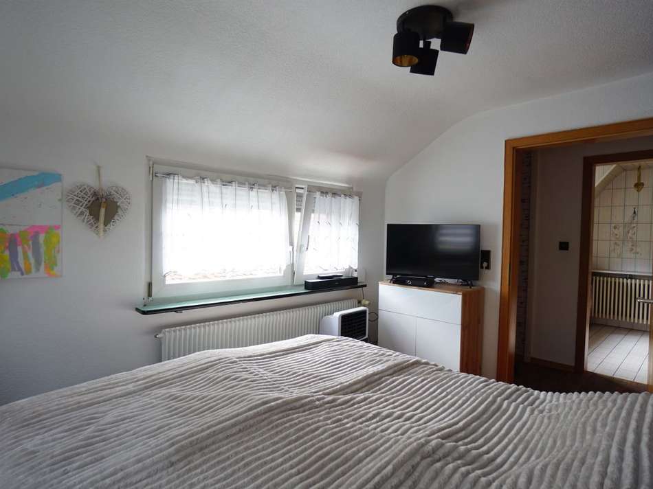 Schlafzimmer mit Laminatboden