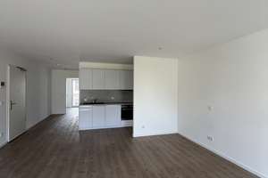 Lichtdurchflutete 3-Raum-Wohnung mit Einbauküche und Terrasse