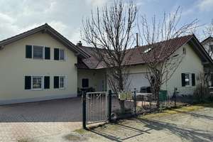 Großzügiges Einfamilienhaus mit Einliegerwohnung 
Nähe Osterhofen/Gergweis – Die vollständige Adresse der Immobilie erhältst du vom Anbieter., 94486 Osterhofen – Vorschaubild 1