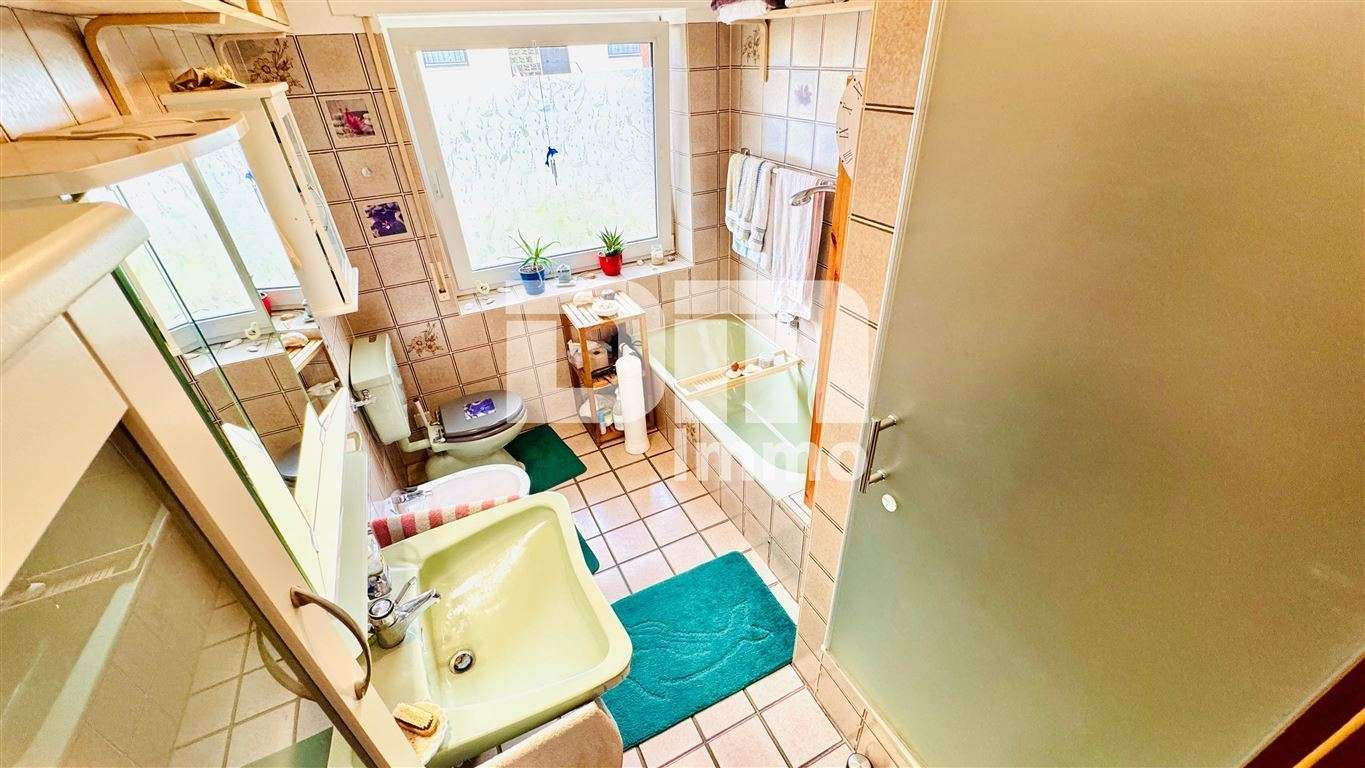 Immobilie in Bad Karlshafen - Modernisiertes Einfamilienhaus mit Einliegerwohnung, Wintergarten, Sauna und 2 Garagen - Bild 10