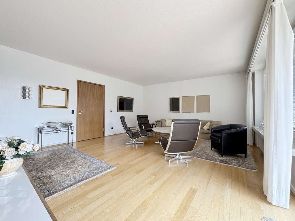 Immobilie in Rösrath - Architektenhaus mit Einliegerwohnung und Bürotrakt am Königsforst - Grundstück weiter bebaubar - Bild 4