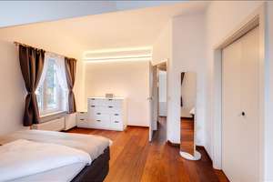 Möbliert: Einfamilienhaus mit Naturpool und Sauna – 81243 Aubing-Süd, München – Vorschaubild 4