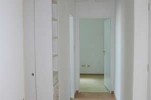 Villa im Zooviertel bietet 1. OG mit Parkett, EBK und großem Südbalkon zum Garten + Tiefgarage – Bristoler Str. 0, 30175 Zoo, Hannover – Vorschaubild 6