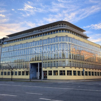 Repräsentative Büroflächen mit Blick auf die Eisbachwelle