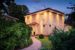 Eine Villa wie ein Boutique-Hotel – stilvolle Eleganz mit beheiztem Pool – Die vollständige Adresse der Immobilie erhältst du vom Anbieter., 14612 Falkensee – Vorschaubild 19