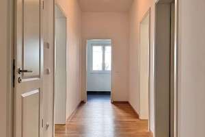 Ruhige 3-Zimmer-Terrassen-Wohnung mit EBK, Fußbodenheizung, Gäste-WC & 2 PKW-Stellplätzen – Großbeerenstraße 317, 14480 Am Stern, Potsdam – Vorschaubild 2