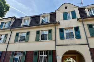 SOMMERAKTION* LEERE VIER ZIMMER WOHNUNG IM DACHGESCHOSS OHNE BALKON!