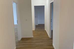 Sofortbezug: Große Dachgeschosswohnung mit sonnigem Süd-West-Balkon und Terrasse - provisionsfrei – Straße 9, Hausnummer 34, 12309 Lichtenrade, Berlin – Vorschaubild 4