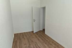 Neu renoviert! Helle 3-Zi. mit Balkon, Wanne & Laminat in ruhiger Lage!  – Würzburger Straße 36 B, 9130 Sonnenberg, Chemnitz – Vorschaubild 8