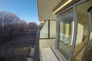 Exklusive Wohnung mit Parkblick: 65qm-2-Zi-Wohnung mit Süd-/Südwestbalkon – Walddörferstraße 199d, 22041 Hamburg – Vorschaubild 1
