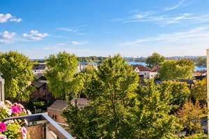 Hausmarke Immobilien - Wohnen mit Rheinblick, attraktive Wohnung mit Balkon