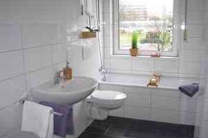Schöner Wohnen in dieser 3-Zimmer-Wohnung in Stadtlage ohne Balkon/Einbauküche – Damaschkestr. 13, 53129 Dottendorf, Bonn – Vorschaubild 2