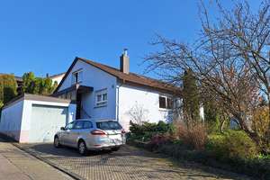 Freistehendes, geräumiges Wohnhaus mit Garagen in sehr schöner Randlage – Die vollständige Adresse der Immobilie erhältst du vom Anbieter., 75038 Oberderdingen – Vorschaubild 1