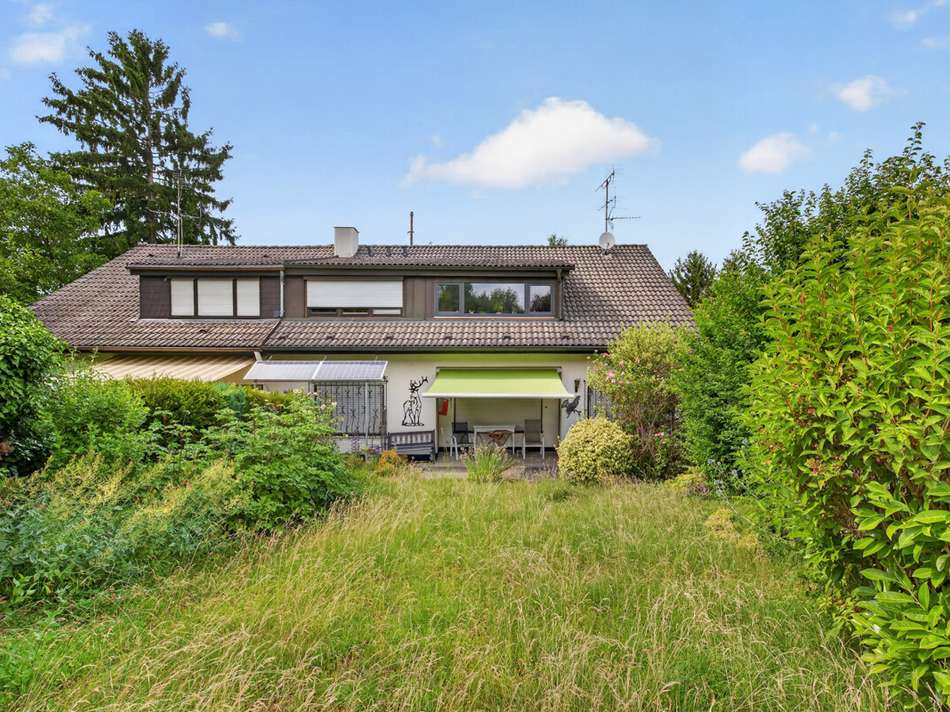 Vorderansicht mit Garten