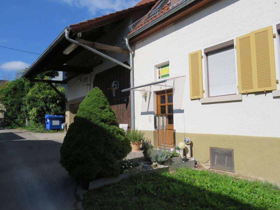 Ansicht Wohnhaus und Scheune