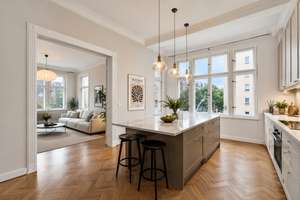Ku’damm Calling – Kernsanierte 5 Zimmer mit 2 Südbalkonen & Aufzug – Die vollständige Adresse der Immobilie erhältst du vom Anbieter., 10717 Wilmersdorf, Berlin – Vorschaubild 1