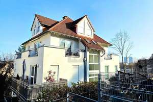 PENTHOUSEHÄLFTE - MIT TAUNUS- UND DOMBLICK!