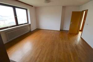 Kapitalanlage oder zur Eigennutzung -  Zweifamilienhaus mit Wintergarten, Balkon und großem Garten – Die vollständige Adresse der Immobilie erhältst du vom Anbieter., 84140 Gangkofen – Vorschaubild 3