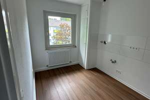 schön sanierter Wohnkomfort im 3. OG mit Balkon und 73,28 m² Wohnfläche in Essen-Fischweiher – Fischweiher 20-32, 45307 Kray, Essen – Vorschaubild 4