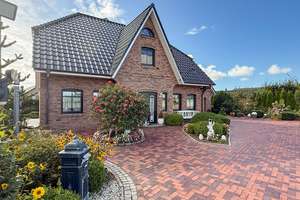 Typisch friesisch, top-gepflegt, viel Platz: modernes Einfamilienhaus in der Nähe von Heide. – Die vollständige Adresse der Immobilie erhältst du vom Anbieter., 25704 Epenwöhrden – Vorschaubild 2