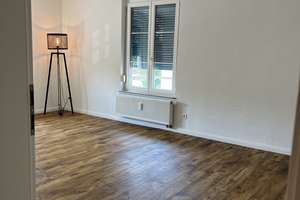 Wunderschöne und gemütliche 3,5 Zi.-Wohnung mit Stellplatz und Gartenanteil in Stuttgart-Vaihingen – Die vollständige Adresse der Immobilie erhältst du vom Anbieter., 70563 Heerstraße, Stuttgart – Vorschaubild 2