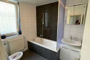 Alltagstaugliches Haus mit 5 Zimmern in Frankfurt am Main – 65929 Unterliederbach, Frankfurt am Main – Vorschaubild 2