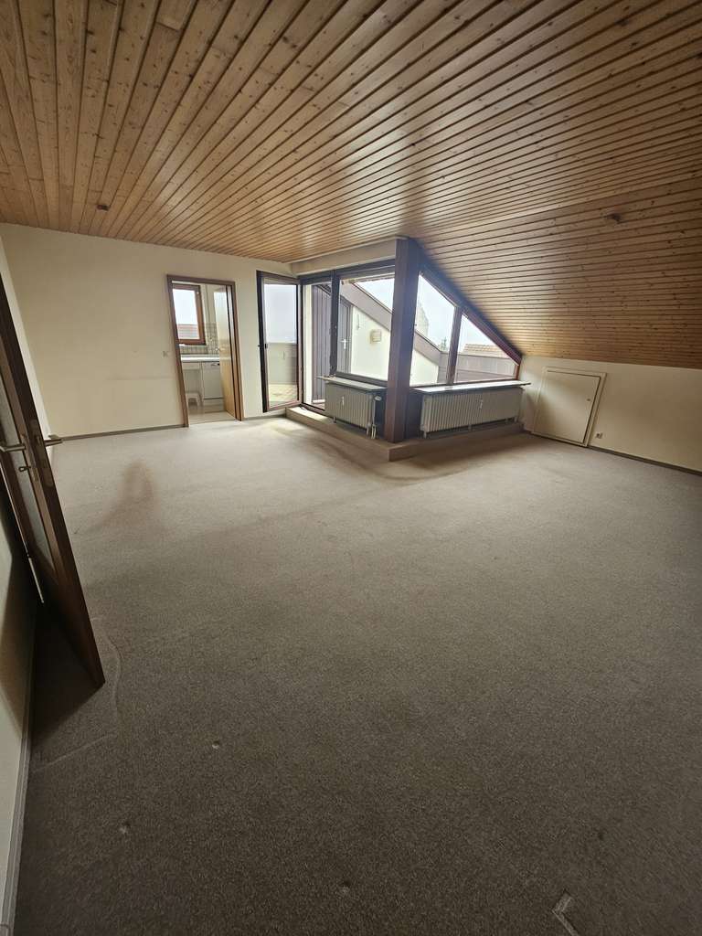 Immobilie in Wendlingen am Neckar - Charmante 2-Zimmer Dachgeschosswohnung mit Balkon in Wendlingen am Neckar - Bild 1