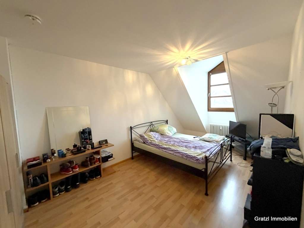 Immobilie in Kirchheim bei München - Gepflegte und großzügige 4-Zimmer-Maisonette-Wohnung mit 2 Balkonen, TG in ruhiger Lage - Bild 4