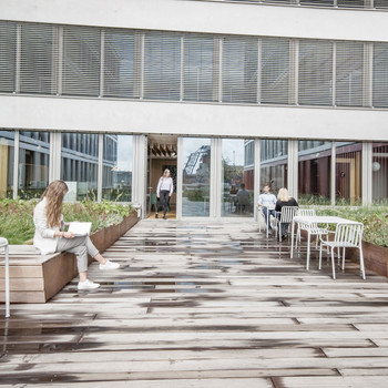 Meetings, Arbeit und Zusammenarbeit in unseren professionellen Business Center in Spaces The Docks